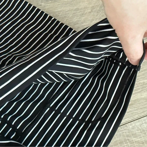 lululemon athletica Black and White Striped  Wunder Under Leggings - Picture 4 of 5